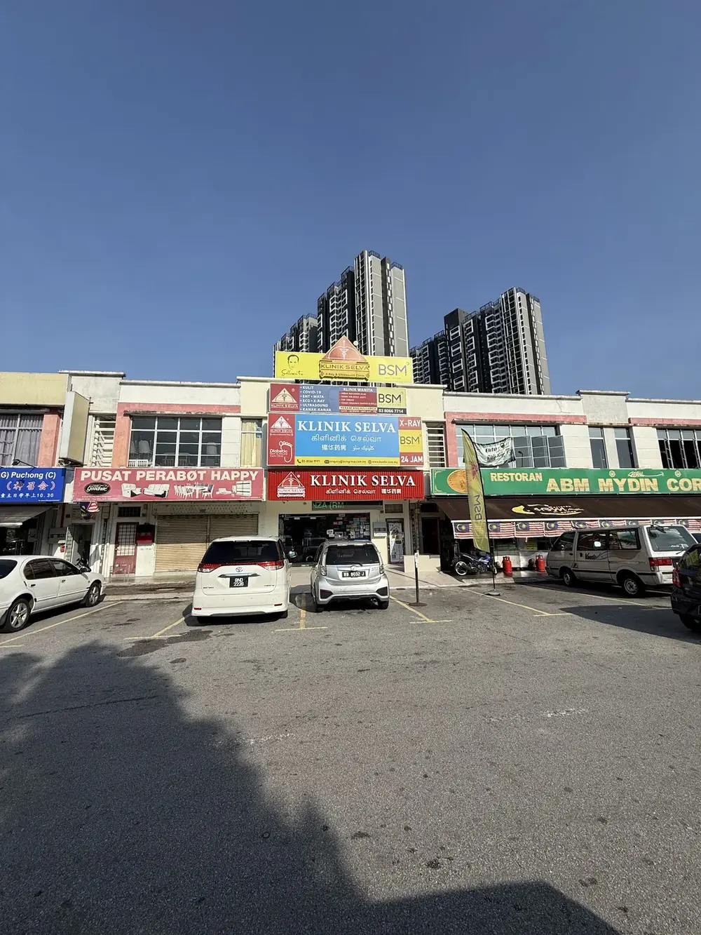Klinik Selva row of shops, Taman Puchong Utama